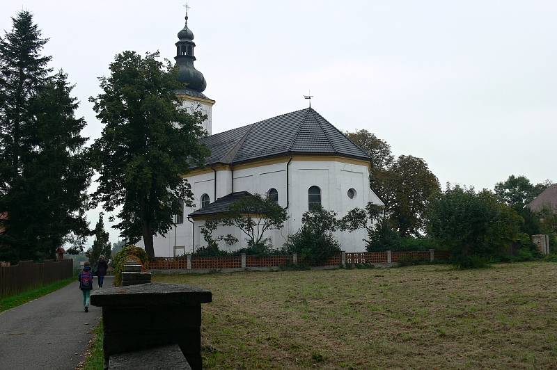 Jeseník nad Odrou má pět částí. V roce 2013 zvítězil v celostátní soutěži Vesnice roku.