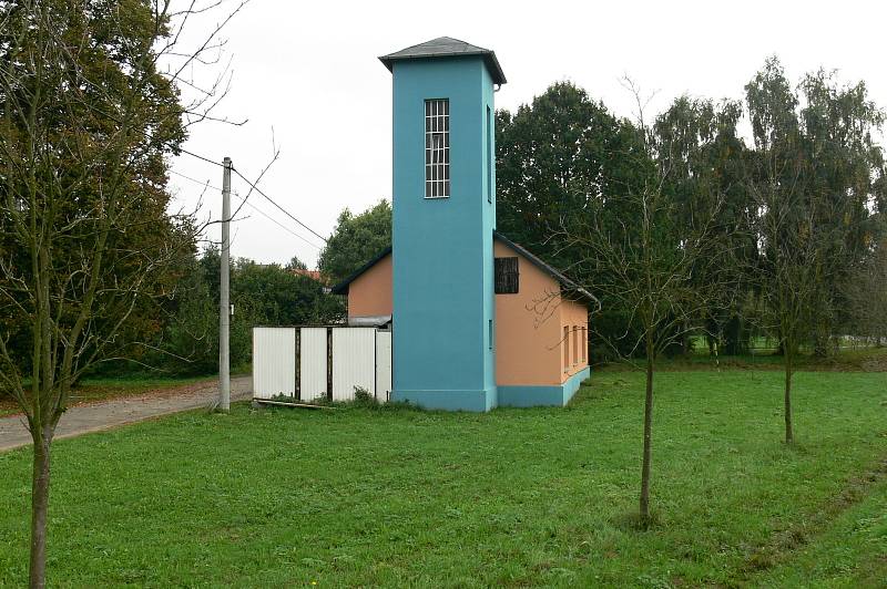 Jeseník nad Odrou má pět částí. V roce 2013 zvítězil v celostátní soutěži Vesnice roku.