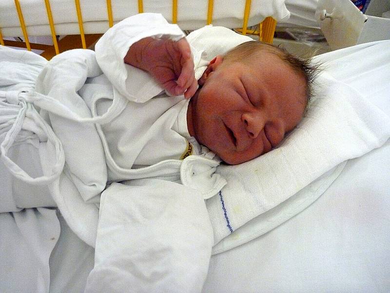 NIKOLAS HUB, Suchdol n. O., nar. 14. 5. 2012, 49 cm, 3,20 kg. Nemocnice Nový Jičín.