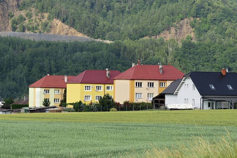 Jakubčovicemi nad Odrou prochází cyklotrasa z Oder do Klokočůvku. V obci jsou k vidění zajímavé objekty.