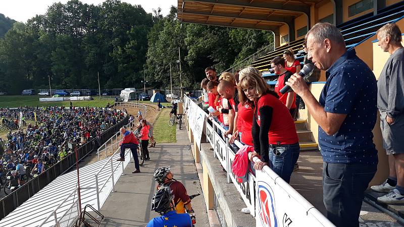 Na startu se na letním stadionu Emila Zátopka v Kopřivnici sešlo 587 statečných, které neodradila nejistá předpověď počasí.