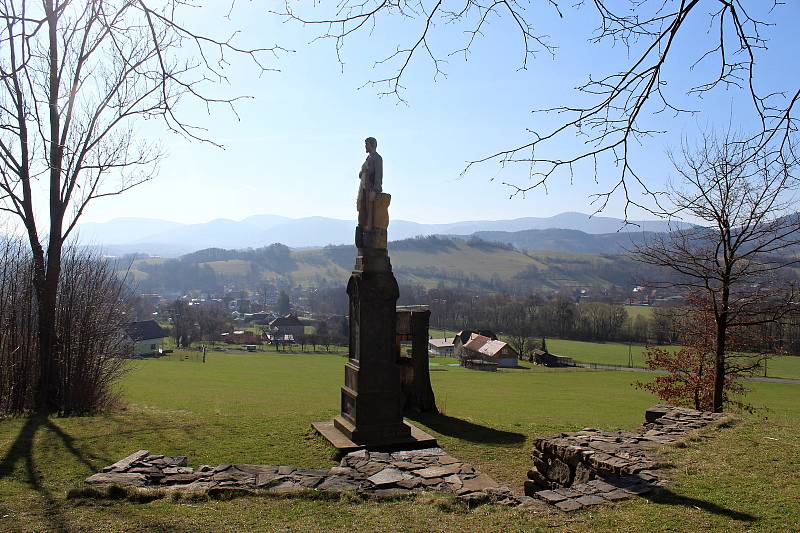 Lichnov je vesnice v údolí s malebnými místy.