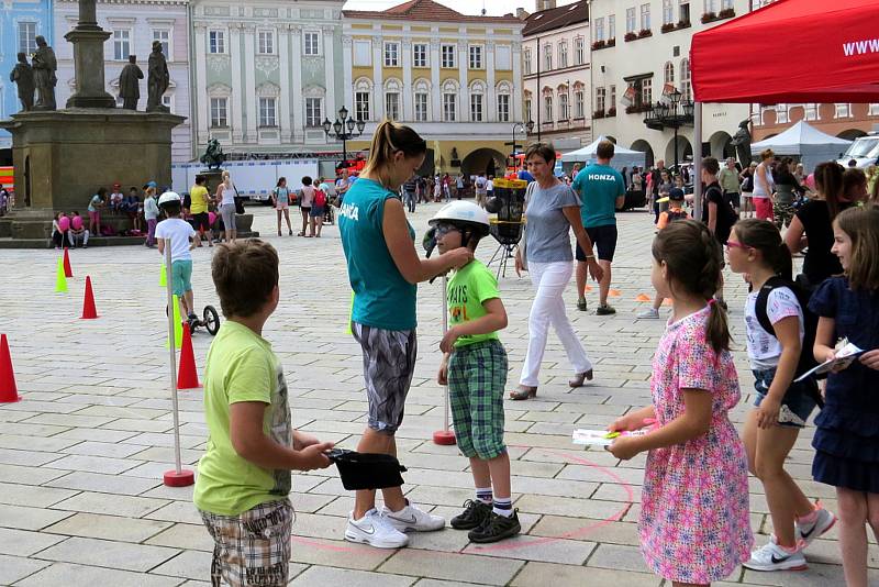 Pětadvacet let existence slavila ve středu 14. června na Masarykově náměstí v Novém Jičíně Městská police Nový Jičín.