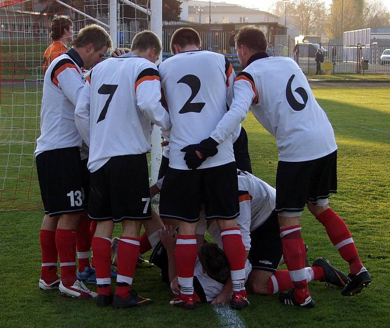 Fotbalisté Nového Jičína doma porazili Lískovec 3:1. 