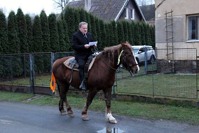 Jízda kolem osení v Lukavci u Fulneku se uskutečnila i letos, a to v neděli 4. dubna 2021. Kvůli vládním opatřením se jela už brzy ráno a v omezené verzi.