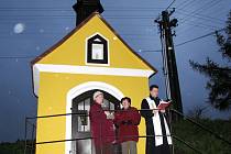 Obyvatelé nejmenší městské části bíloveckého regionu se mohou těšit z opravené kapličky. Kapličku vysvětil duchovní farář ze Sedlnic Piotr Rak. 