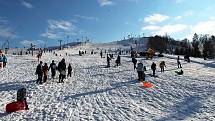 Prosluněný Heipark v Tošovicích se v neděli 10. ledna 2021 stal rájem sněhových radovánek.