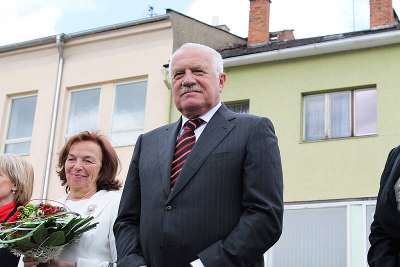 Prezident České republiky Václav Klaus zahájil ve středu 25. dubna svou návštěvu Moravskoslezského kraje v Odrách, poté se setkal s obyvateli Bílovce.