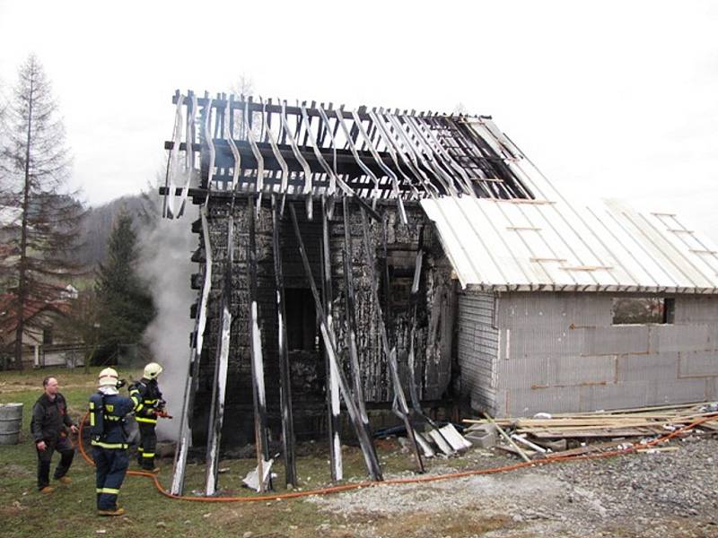 Požář nízkoenergetického rodinného domu v Novém Jičíně-Žilině.