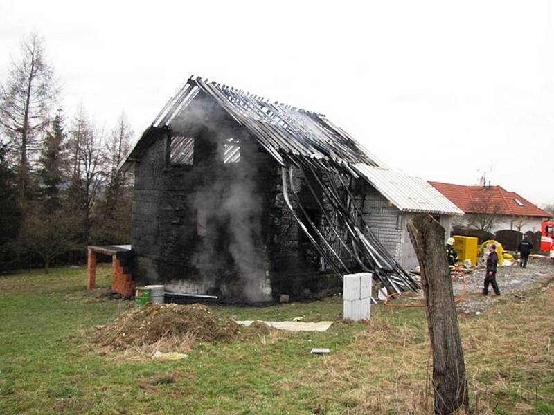 Požář nízkoenergetického rodinného domu v Novém Jičíně-Žilině.