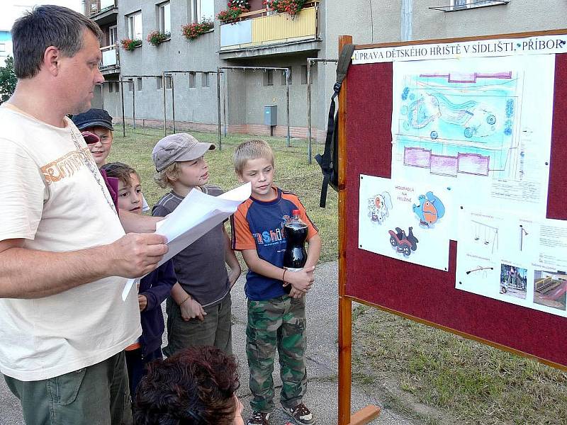 Projekt dětského hřiště na sídlišti U Tatry v Příboře zůstal jenom na papíře. Loni v září vylo přitom vše na dobré cestě.