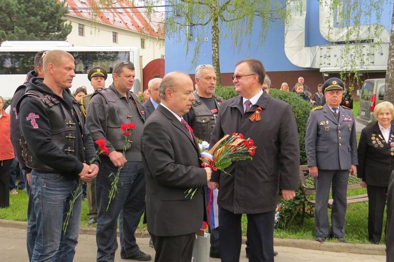 V Suchdole nad Odrou si připomněli 70. výročí od konce druhé světové války. U této příležitosti tam odhalili nové pamětní desky se jmény padlých rudoarmějců.