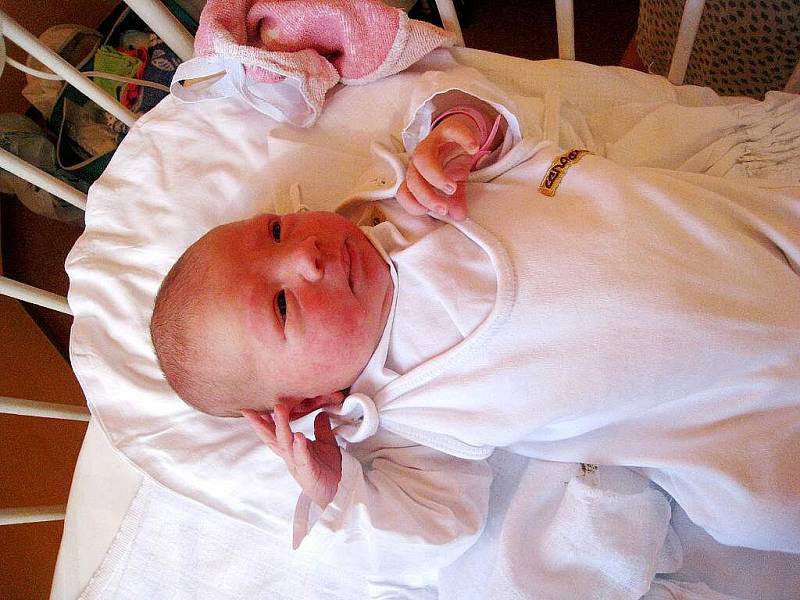 Terezka Báčová, nar. 23. 8. 2010, 51 cm, 3,86 kg, Bravinné, nemocnice Nový Jičín.