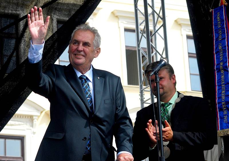 Ve středu 6. září 2017 přijel v rámci své páté oficiální návštěvy Moravskoslezského kraje prezident Miloš Zeman také do Nového Jičína.