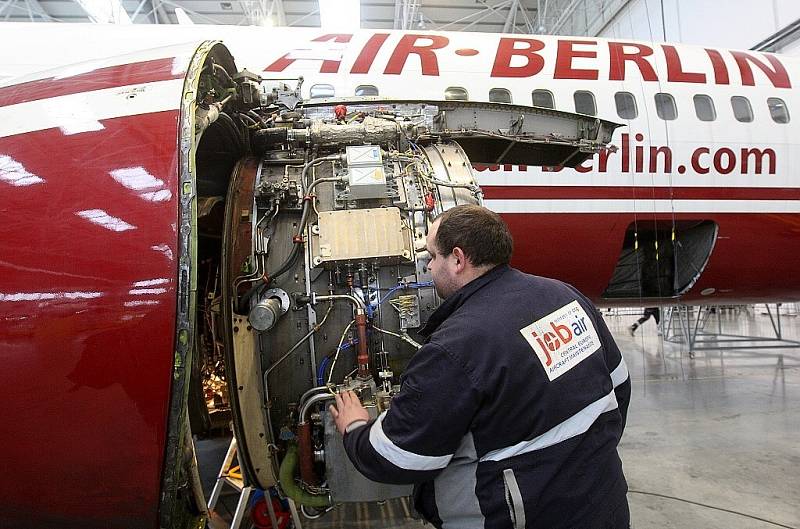 Už šedesát letounů prošlo zhruba za rok opravárenským a servisním centrem Job Air – CEAM.