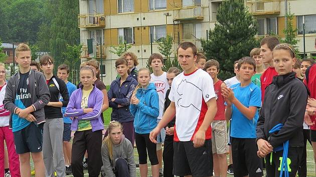 V pátek 7. června se do sportovního areálu Základní školy Pohořská v Odrách sjeli mladí sportovci z celého Novojičínska. Konalo se tam totiž okresní kolo Odznaku všestrannosti olympijských vítězů (OVOV).