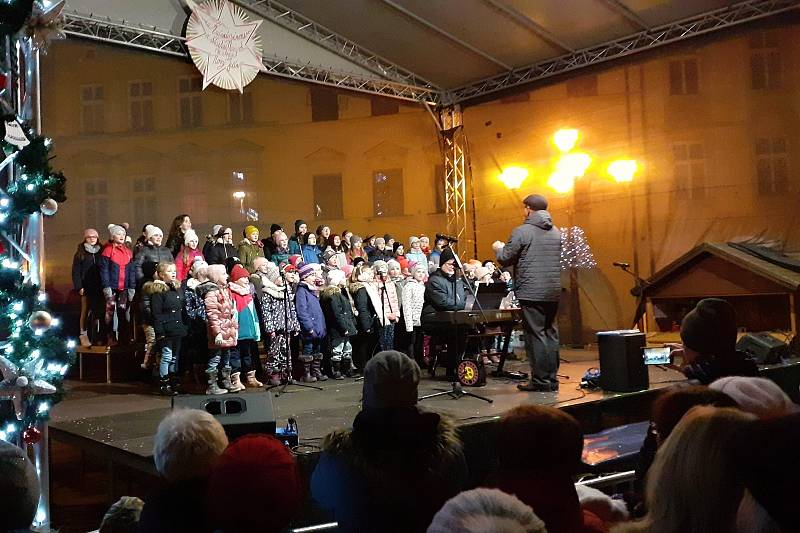 Akce Česko zpívá koledy v Novém Jičíně 7. prosince 2022.
