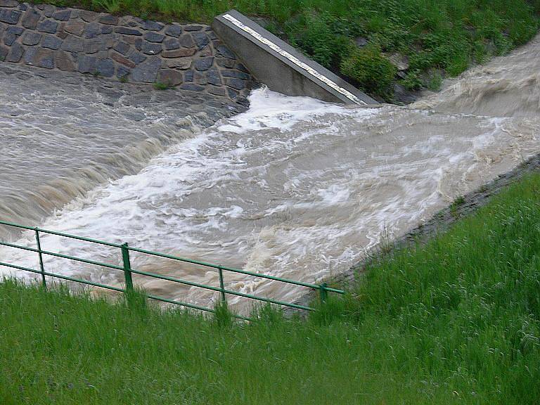 Zádržná přehrada pod Starým Jičínem ve 20 hodin v neděli 16. května.