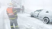 Meteorologové varují před sněhem v Moravskoslezském kraji, které může způsobit dopravní nehody. Archivní snímek.