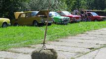 Na patnáct malotraktorů i větších traktorů – zetorů – se v sobotu 27. srpna postavilo na start závodu ve druhém ročníku traktoriády, která se konala v areálu bývalého kravína v obci Rybí. 