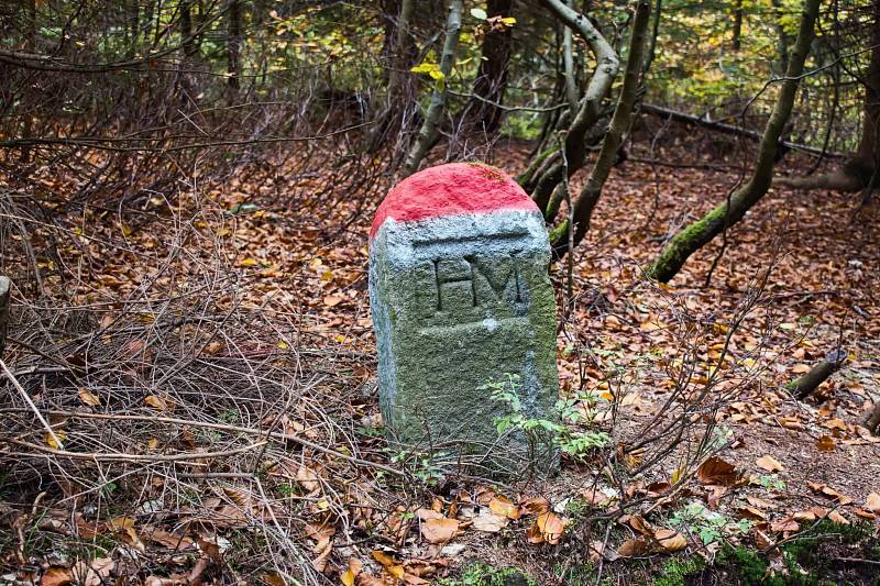 Okolí Čertova mlýna a Kněhyně nabízí pro turisty neokoukanou přírodu a skalní útvary i rarity.