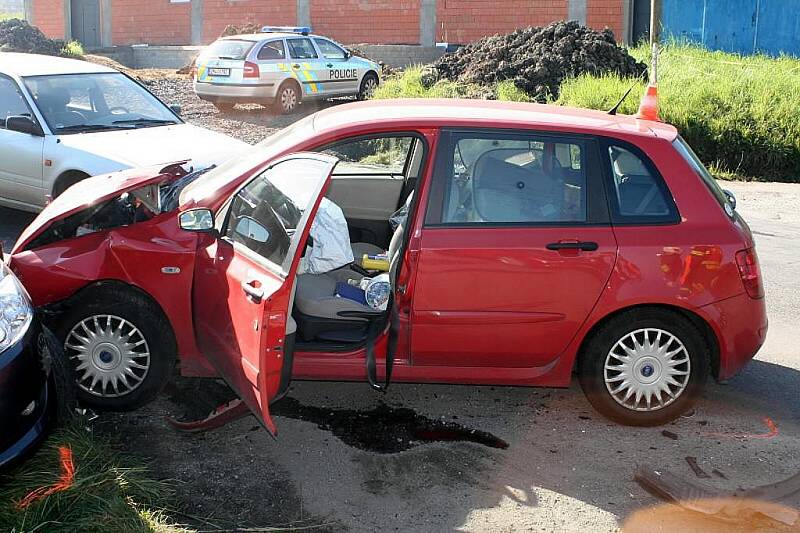 Nedání přednosti v jízdě bylo také příčinou bouračky dvou osobních automobilů v Kopřivnici.