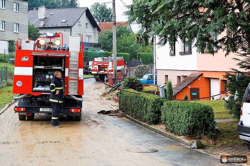 Ve čtvrtek řádil prudký déšť i na Novojičínsku. Takhle to vypadalo ve Studénce.