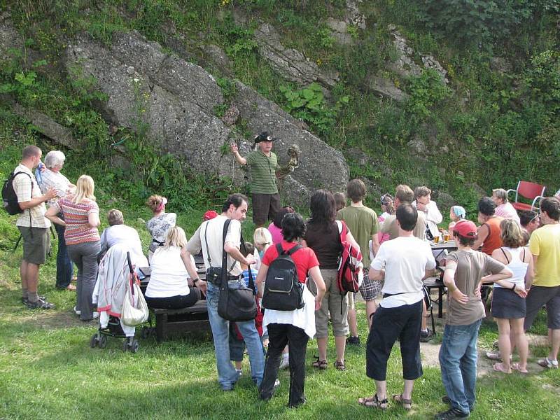 Sokolnické odpoledne 12. července na starojickém hradě přineslo zábavu i poučení. Kromě hudebního vystoupení skupiny Hubertus se zde konala i odborná přednáška na téma ochrana dravců a sov.