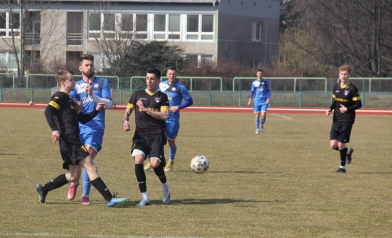 Fotbalisté Přerova (v modré) v generálce na divizní jaro porazili Frenštát pod Radhoštěm.