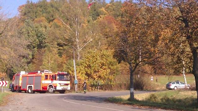 Ve dvaceti metrové výšce v korunách vzrostlých stromů skončil let paraglidisty nedaleko Oder na Novojičínsku směrem na Tošovice. Zachraňovat ho museli odpoledne dvě jednotky hasičů.