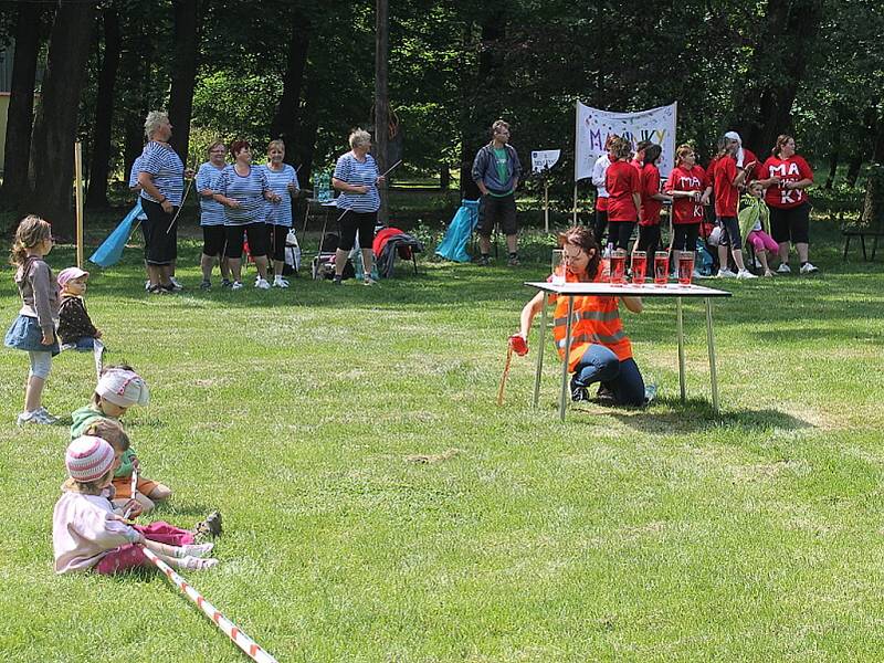 Park patřící ke Kunínském zámku se v sobotu 26. května proměnil na bojiště. Již poněkolikáté se v jeho prostorách odehrály kunínské hry bez venkovských hranic.