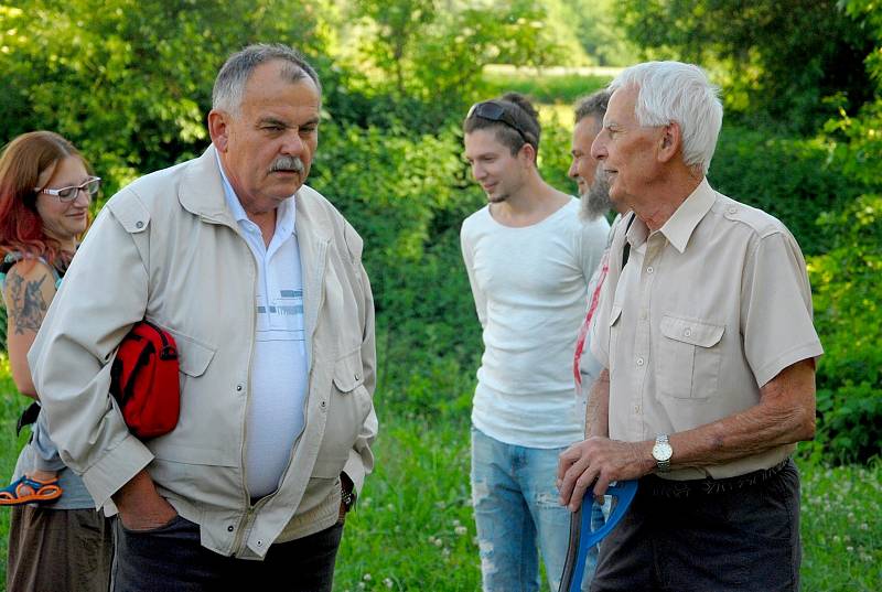 Malebné kulisy Bartošovického mlýna se staly výstavními prostory pestrých snímků Fotoklubu Příbor.