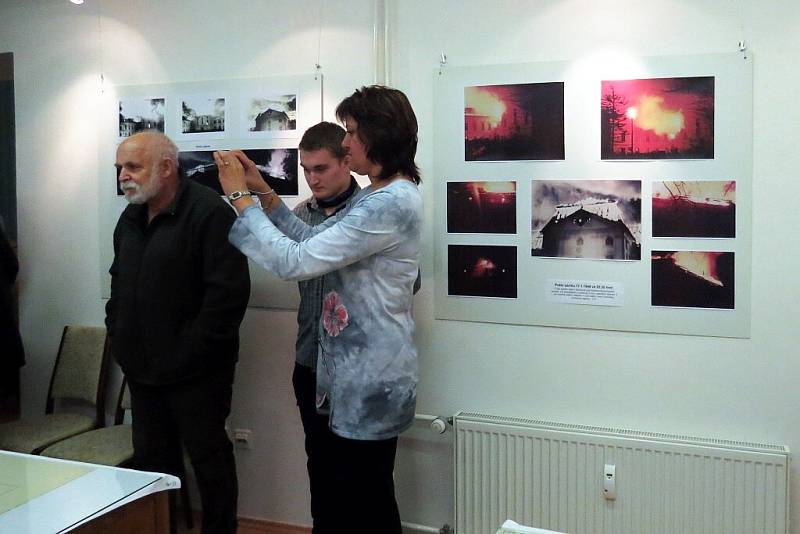 Výstavu věnovanou padesátému výročí požáru zámku v Odrách a jeho následné demolici je možno vidět v Městské galerii v Odrách až do 28. ledna.