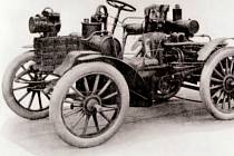 První závodní automobil Nesselsdorf