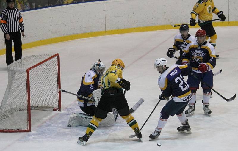 4. zápas čtvrtfinále play-off:  HC KOPŘIVNICE – VHK ROBE VSETÍN 3:8 (0:1, 2:2, 1:5)