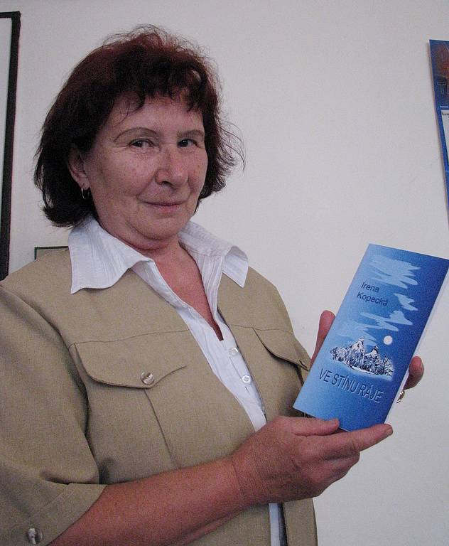 Příborská básnířka Irena Kopecká vydává třináctou sbírku básní. V té poslední, nazvané Ve stínu ráje, opěvuje Český ráj.