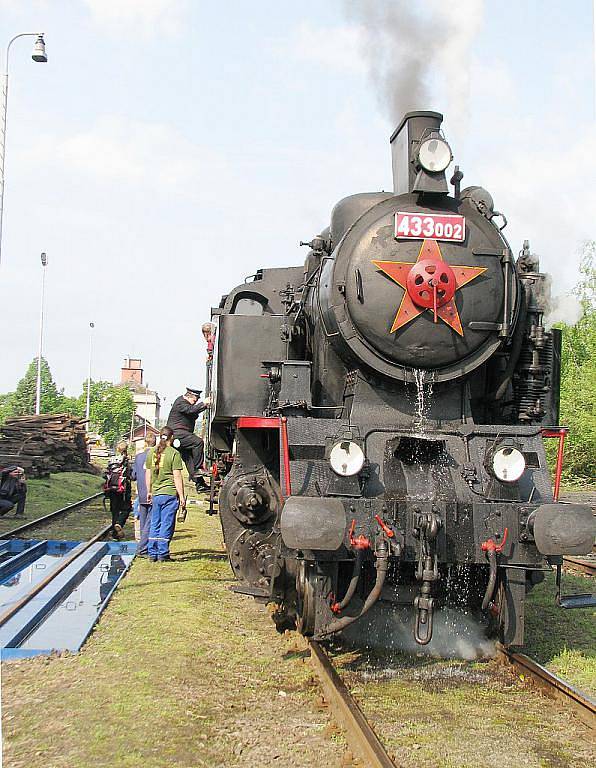 Matěj, tedy lokomotiva 433.002, projede hned několika obcemi. Ve většině je připraven speciální program.