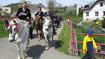 Jízda kolem osení, nebo také Rajtování, je prastarý zvyk jehož historie sahá až k dobám po bitvě na Bílé hoře. Lukavec, místní části Fulneku, je jediným místem v České republice, kde se tato velikonoční tradice dodržuje dlouhá léta do dnešních dnů.