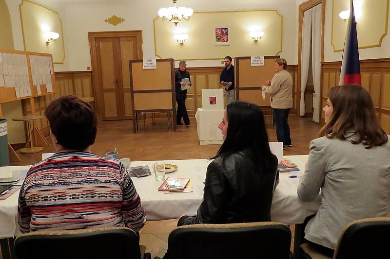 Volební místnost ve Slatině se tradičně nachází v prostorách místního zámku.