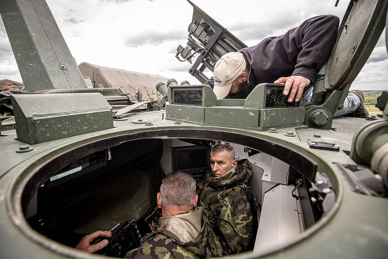 Bojová vozidla CV90, Lynx KF41 a ASCOD na mediálním dnu při testování bojových vozidel pěchoty (BVP) z tendru pro českou armádu ve vojenském prostoru Libavá, 27. května 2021.