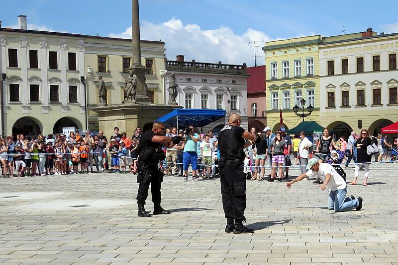 Pětadvacet let existence slavila ve středu 14. června na Masarykově náměstí v Novém Jičíně Městská police Nový Jičín.