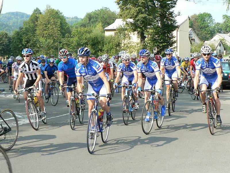 Na start Velké ceny Lašska, která byla devátým závodem Slezského poháru amatérských cyklistů, se postavilo 116 jezdců. Nakonec vyhrál frýdecko-místecký Petr Hudeček.