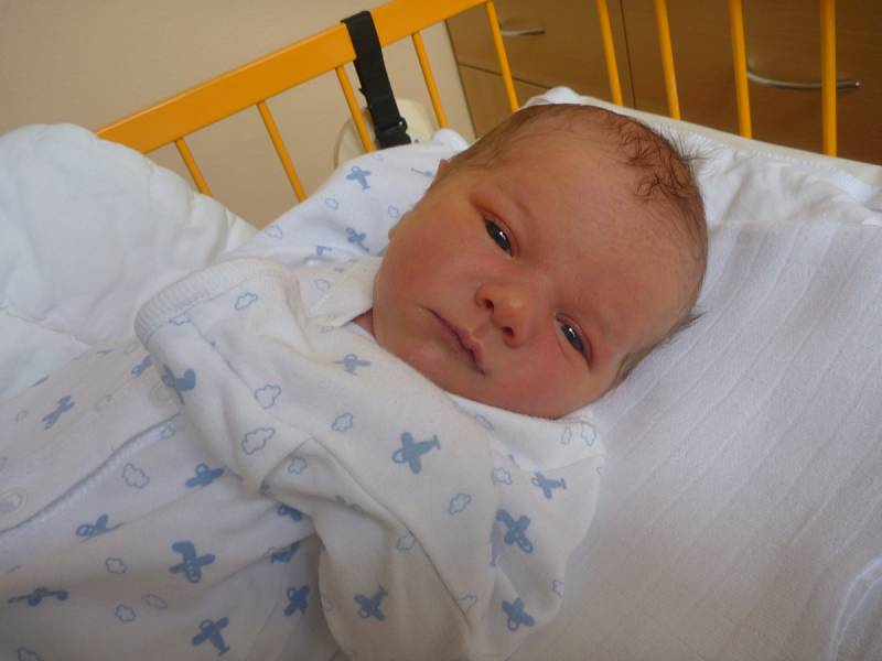 VOJTĚCH BURGET, Příbor, nar. 15. 5. 2016, 48 cm, 3,25 kg. Nemocnice Nový Jičín.