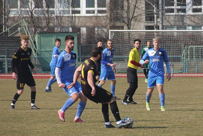 Fotbalisté Přerova (v modré) v generálce na divizní jaro porazili Frenštát pod Radhoštěm.