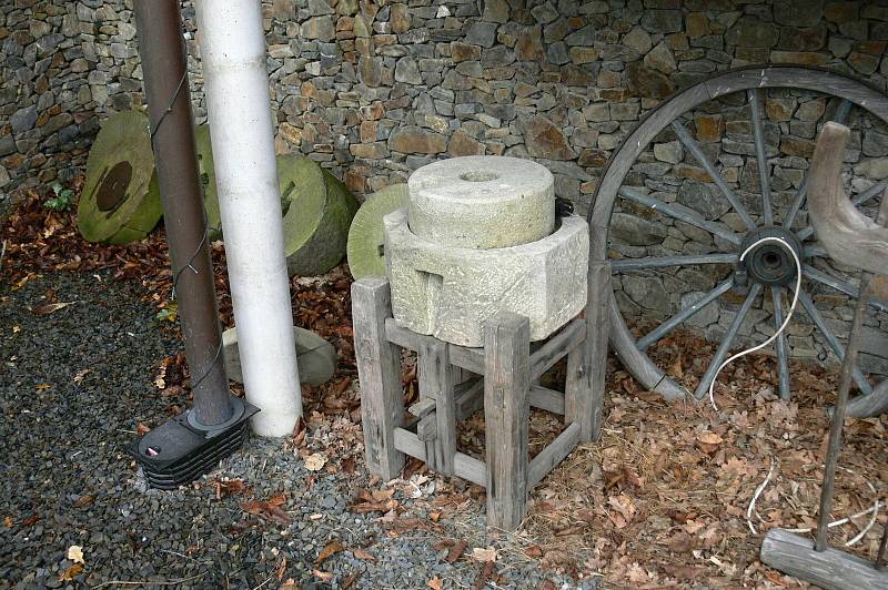 Pohankový mlýn ve Frenštátě pod Radhoštěm na Kopané existuje od roku 1861. Snímky jsou z podzimu roku 2021.