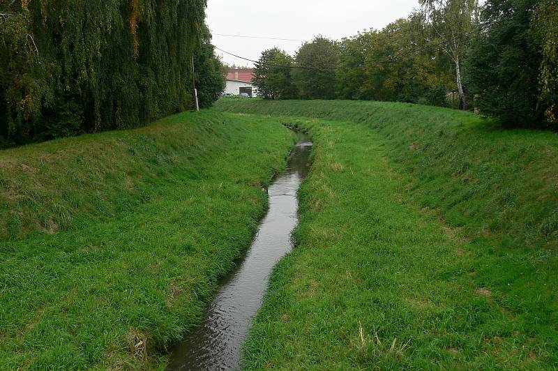 Jeseník nad Odrou má pět částí. V roce 2013 zvítězil v celostátní soutěži Vesnice roku.