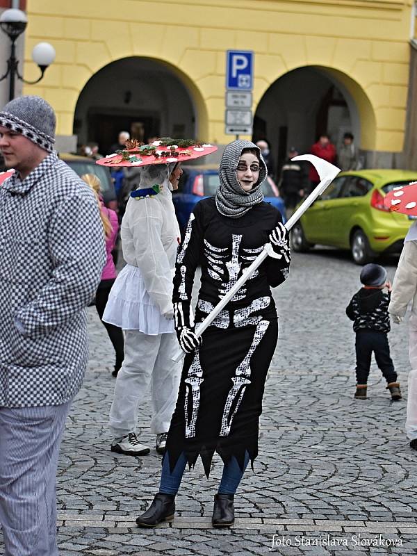 Příborský masopustní průvod prošel městem v úterý 25. února.