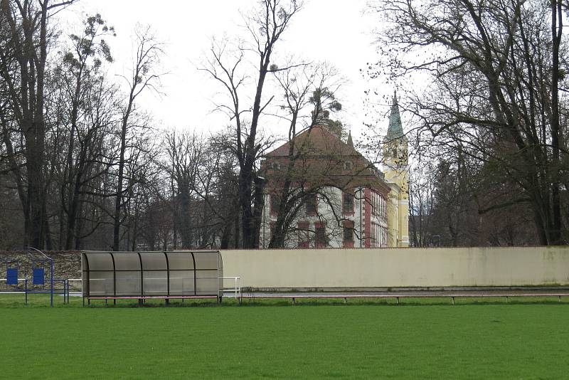 Kunín je veřejnosti znám zejména díky baroknímu zámku a mléku.