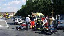  Těžké zranění utrpěl sedmnáctiletý motocyklista na silnici I/57 ve směru z Nového Jičína na Fulnek.