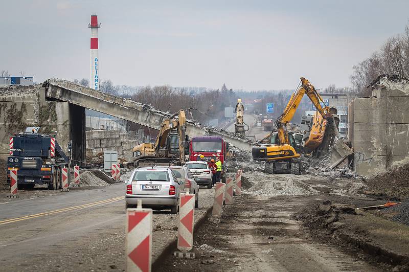 Spadlý most u dálnice v Příboře, 10. března 2018.